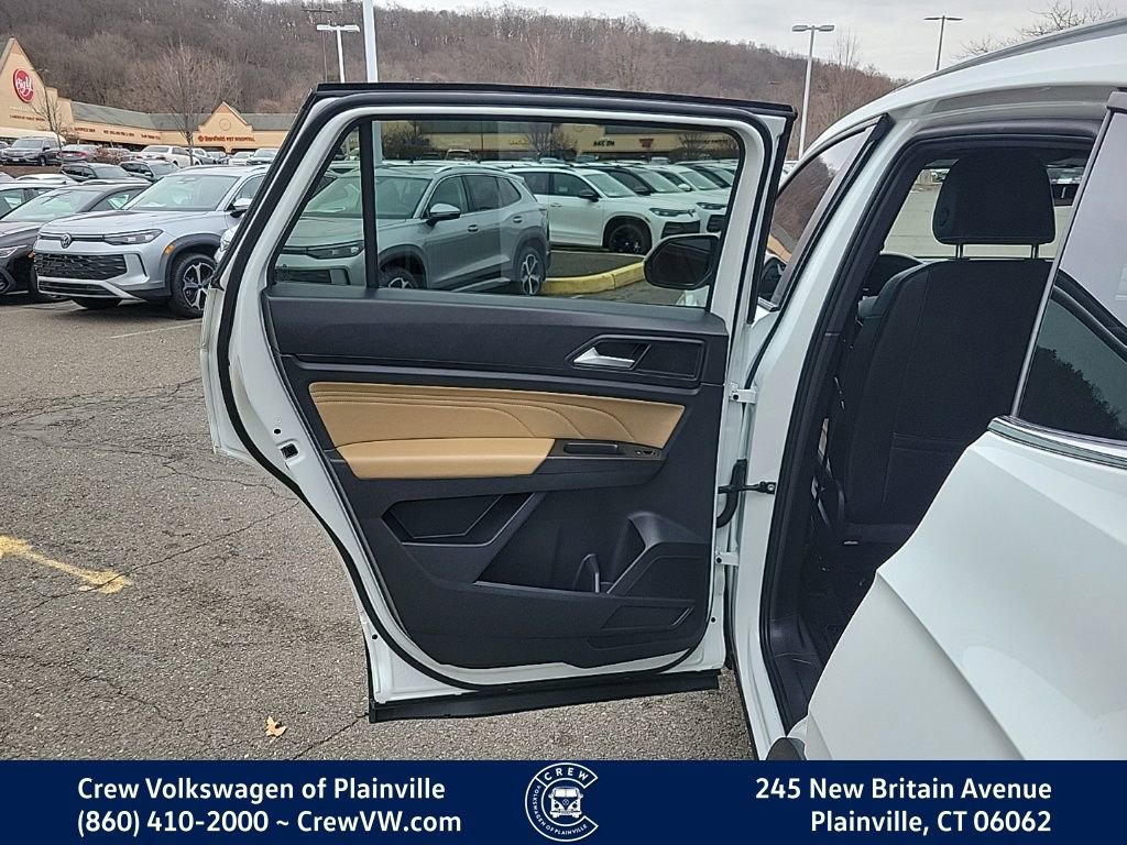 Certified 2022 Volkswagen Atlas Cross Sport SE w/ Panoramic Sunroof Package image 48