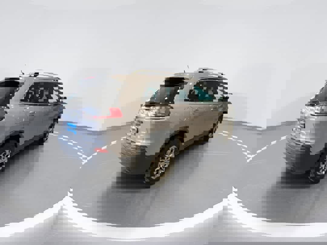 Used 2019 Jeep Cherokee Latitude Plus image 8