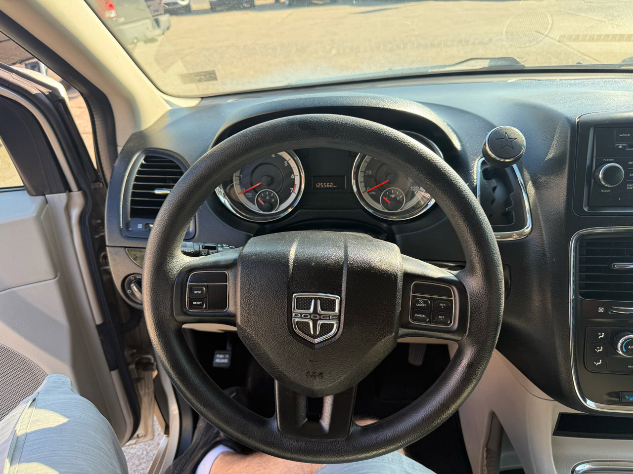 Used 2016 Dodge Grand Caravan SXT image 29