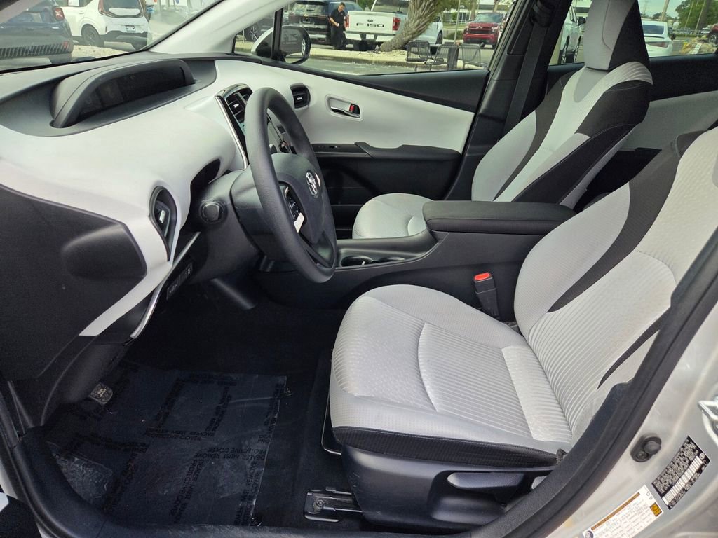 Used 2016 Toyota Prius Four image 5