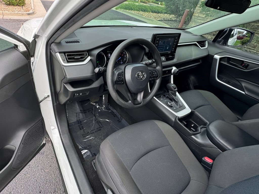 Used 2022 Toyota RAV4 LE AWD/4WD image 22