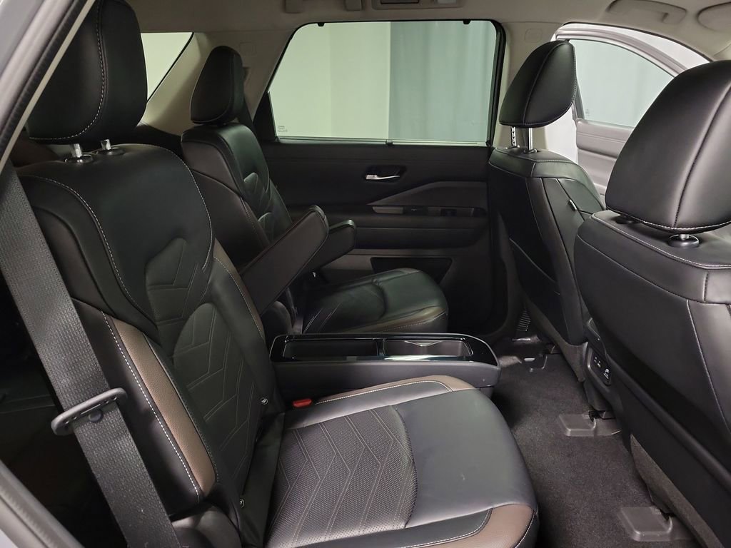Used 2022 Nissan Pathfinder Platinum w/ Cargo Package image 22