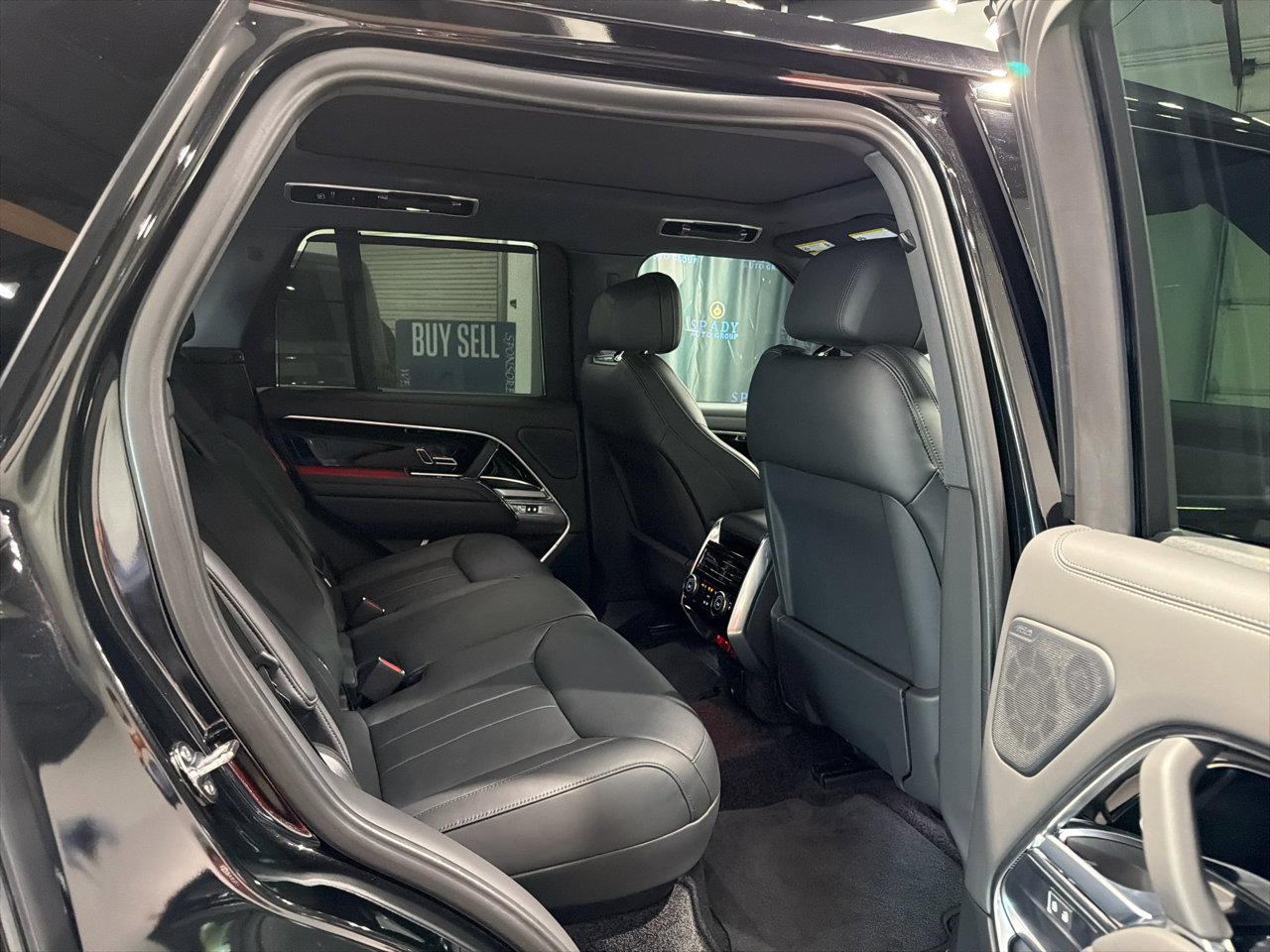 Used 2024 Land Rover Range Rover SE image 30