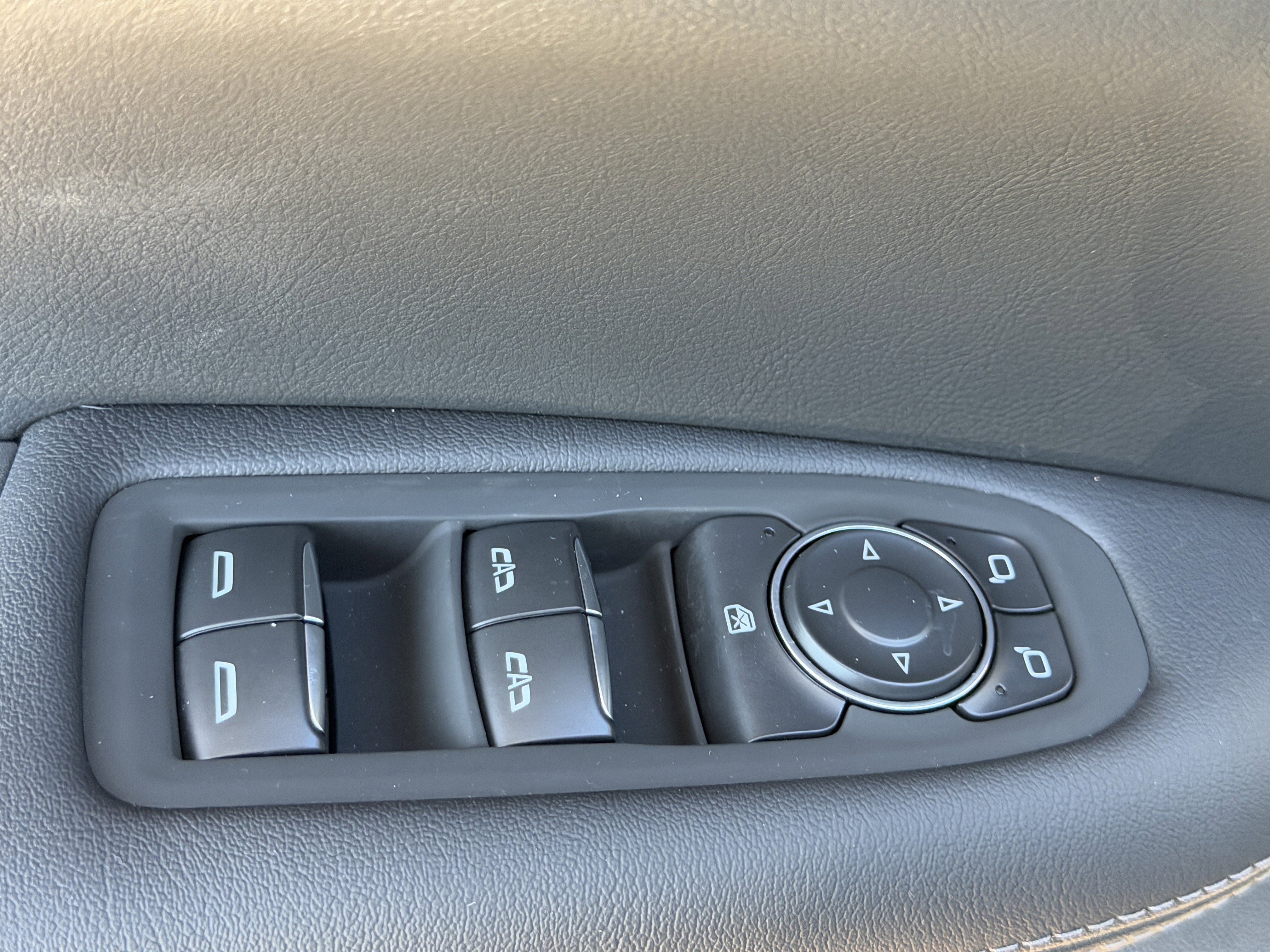 New 2026 Cadillac XT5 Luxury image 18