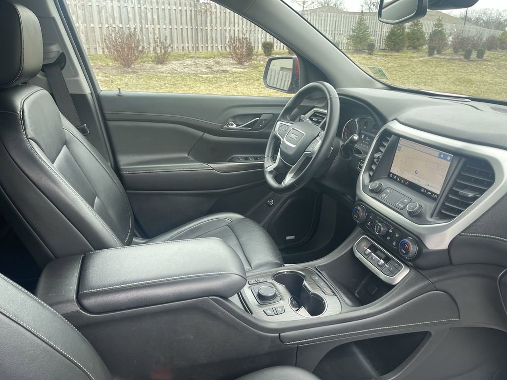 Used 2023 GMC Acadia SLT image 33