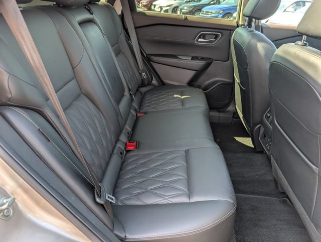 Used 2023 Nissan Rogue Platinum w/ Platinum Premium Package FWD image 12