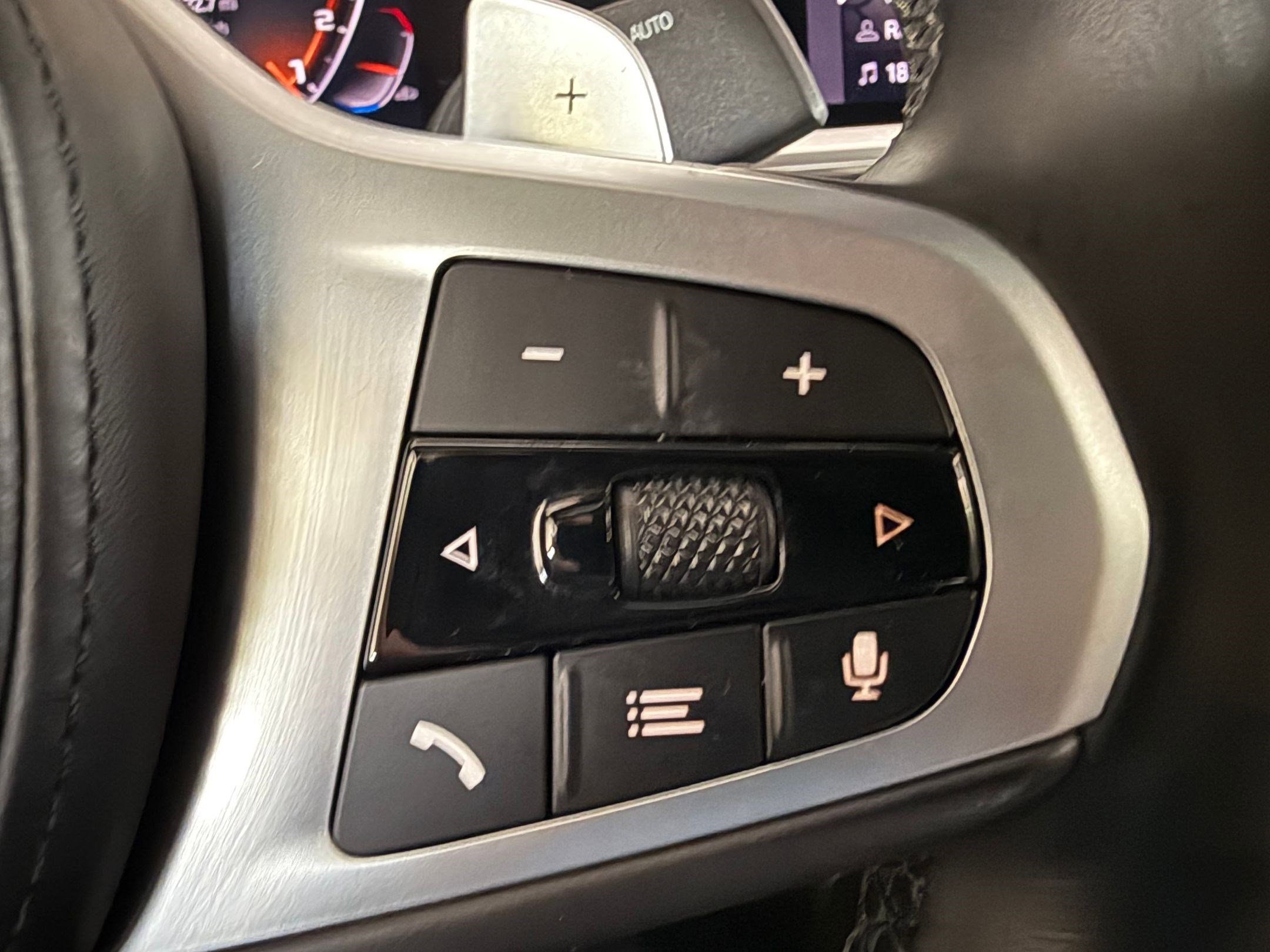 Used 2022 BMW M440i Convertible w/ Premium Package image 17