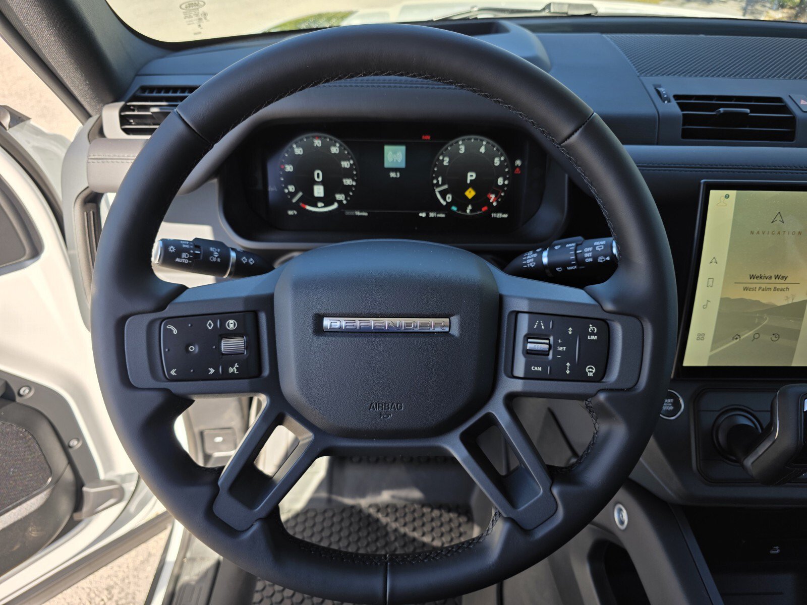 Used 2026 Land Rover Defender 110 X-Dynamic SE AWD/4WD image 16
