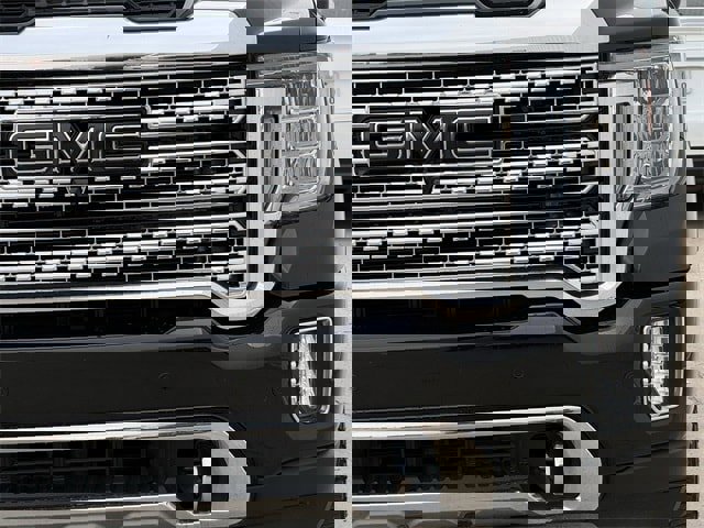 Used 2023 GMC Sierra 2500 Denali w/ Denali Black Diamond Edition image 8