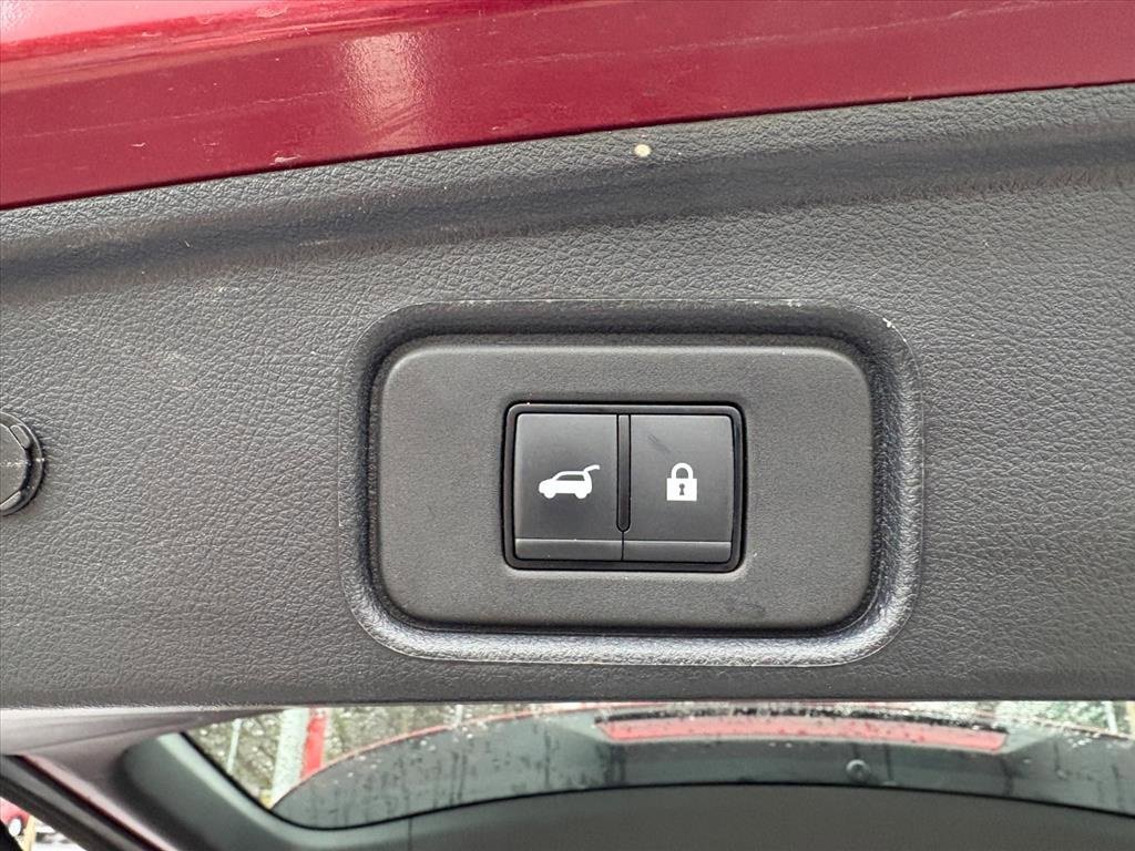 Used 2025 Nissan Pathfinder Platinum image 25