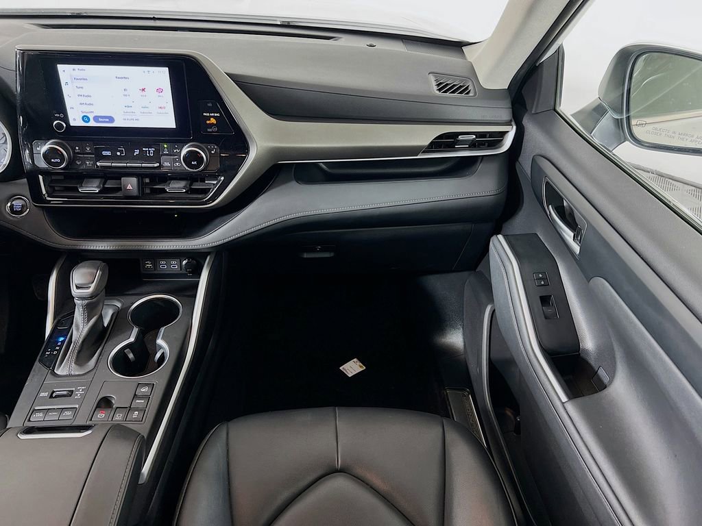 Used 2023 Toyota Highlander XLE AWD/4WD image 23