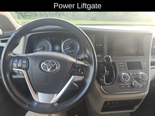 Used 2017 Toyota Sienna XLE w/ XLE Navigation Package FWD image 14