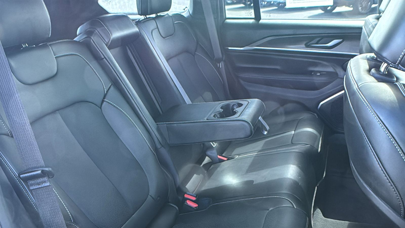 Used 2023 Jeep Grand Cherokee Overland image 14