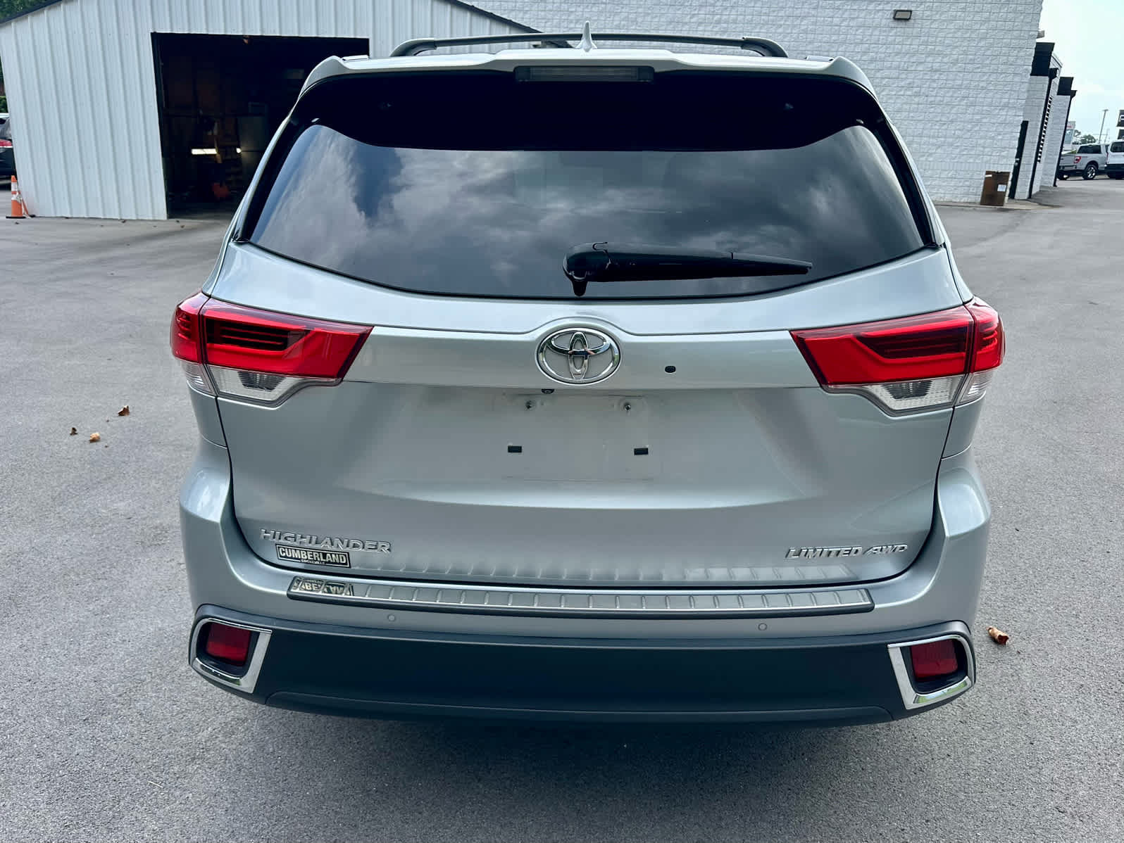 Used 2017 Toyota Highlander Limited Platinum AWD/4WD image 6