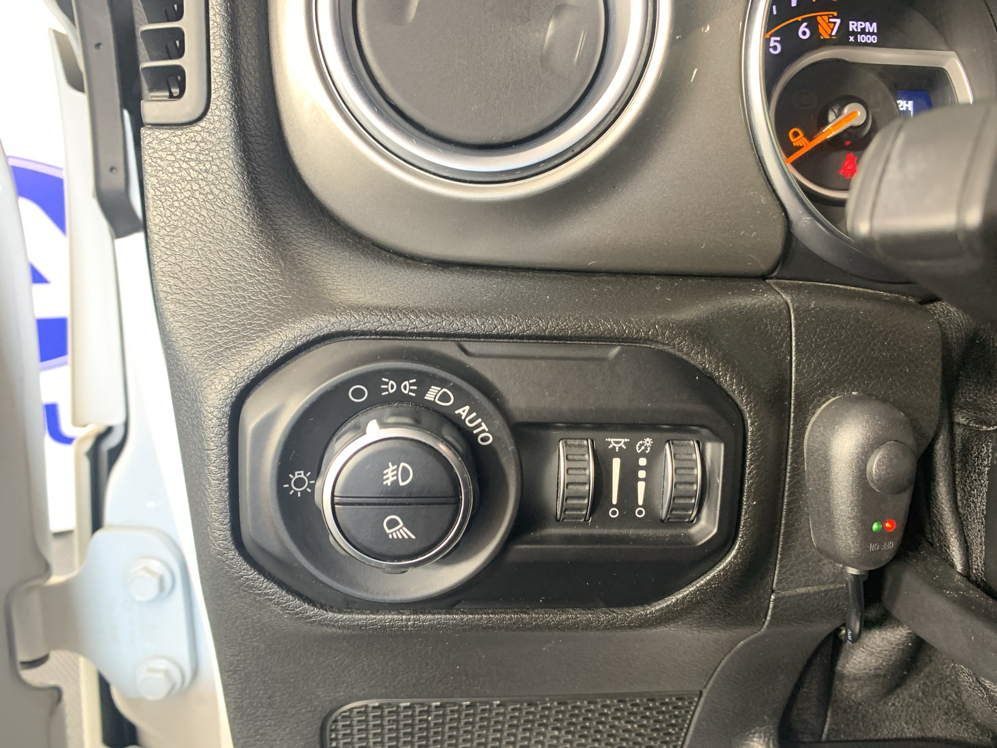 Used 2020 Jeep Gladiator Overland AWD/4WD image 15
