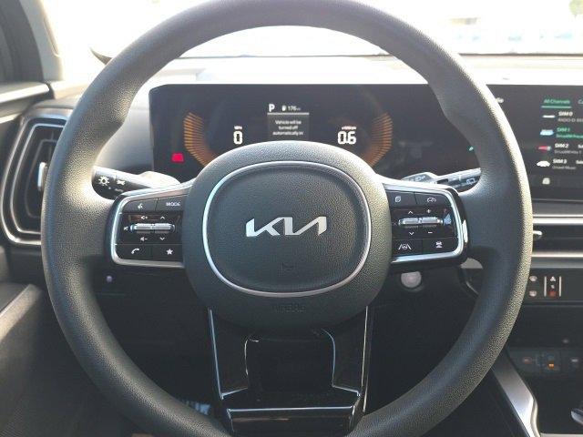 Used 2025 Kia Sorento LX image 10