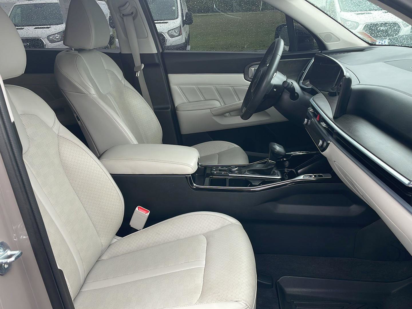Used 2025 Kia Sorento SX AWD/4WD image 27