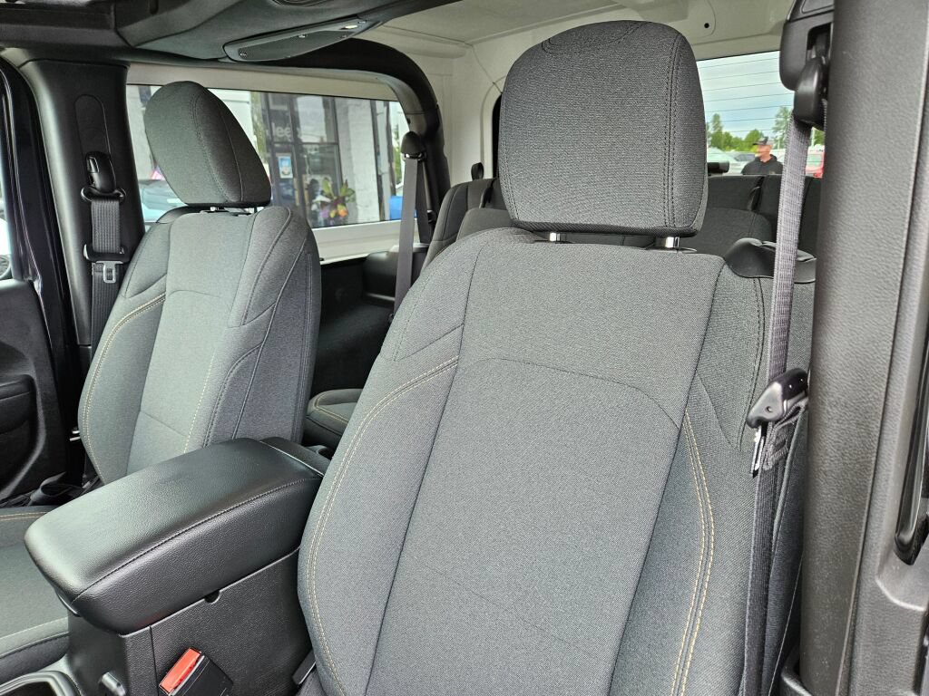 Used 2025 Jeep Wrangler Sport AWD/4WD image 14