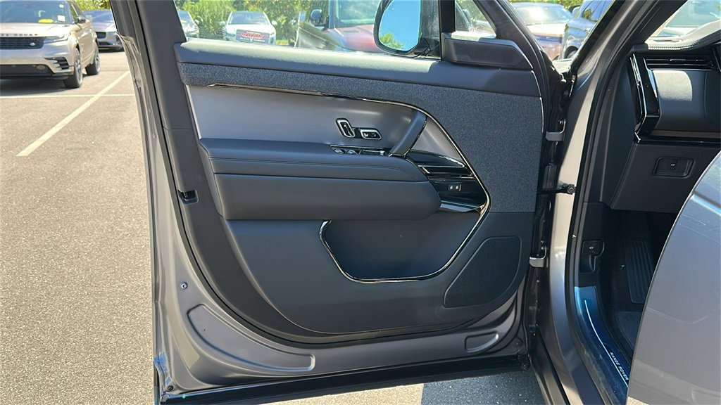 New 2025 Land Rover Range Rover Sport Dynamic SE image 9