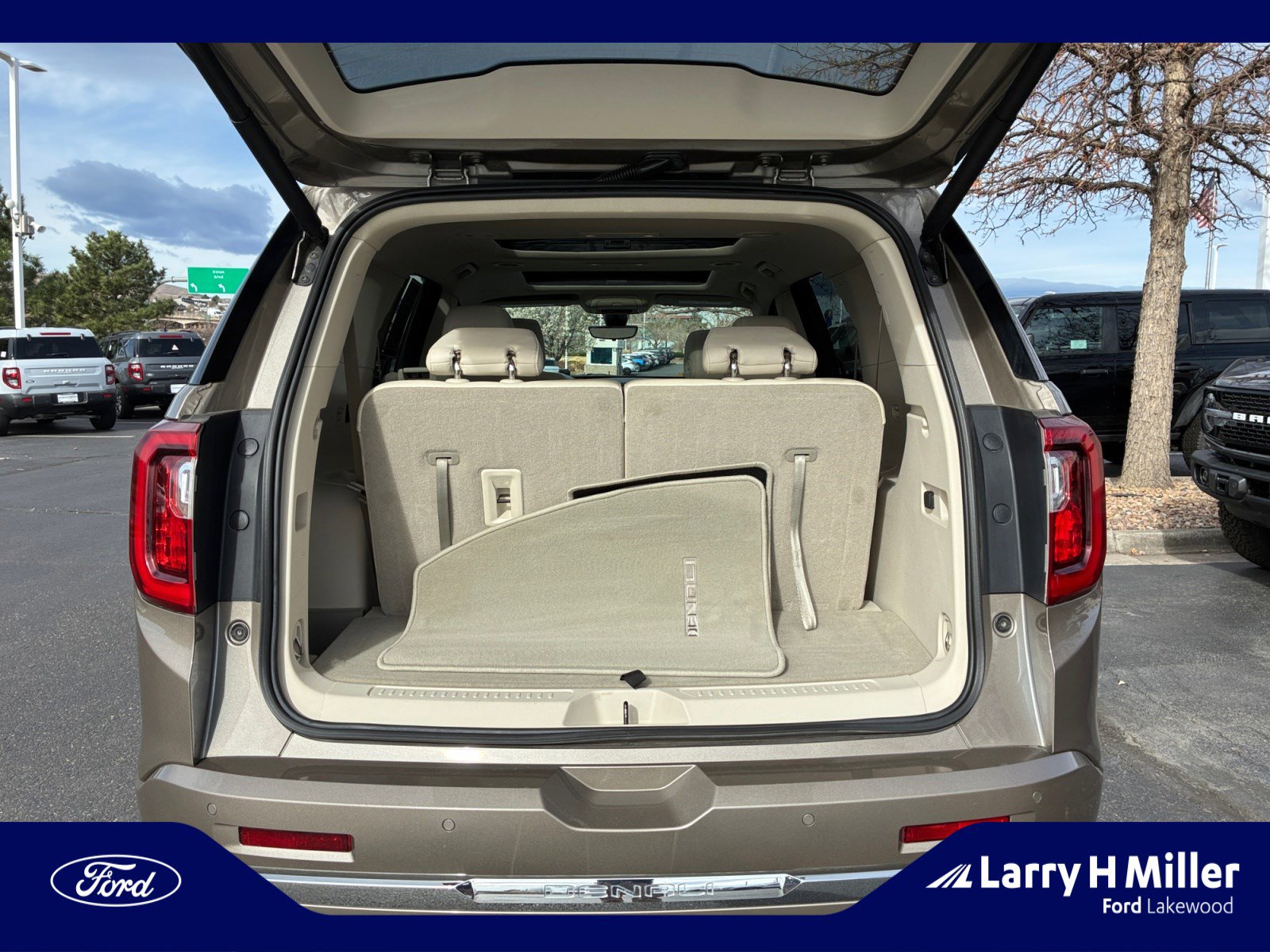 Used 2023 GMC Acadia Denali w/ Denali Ultimate Package image 34