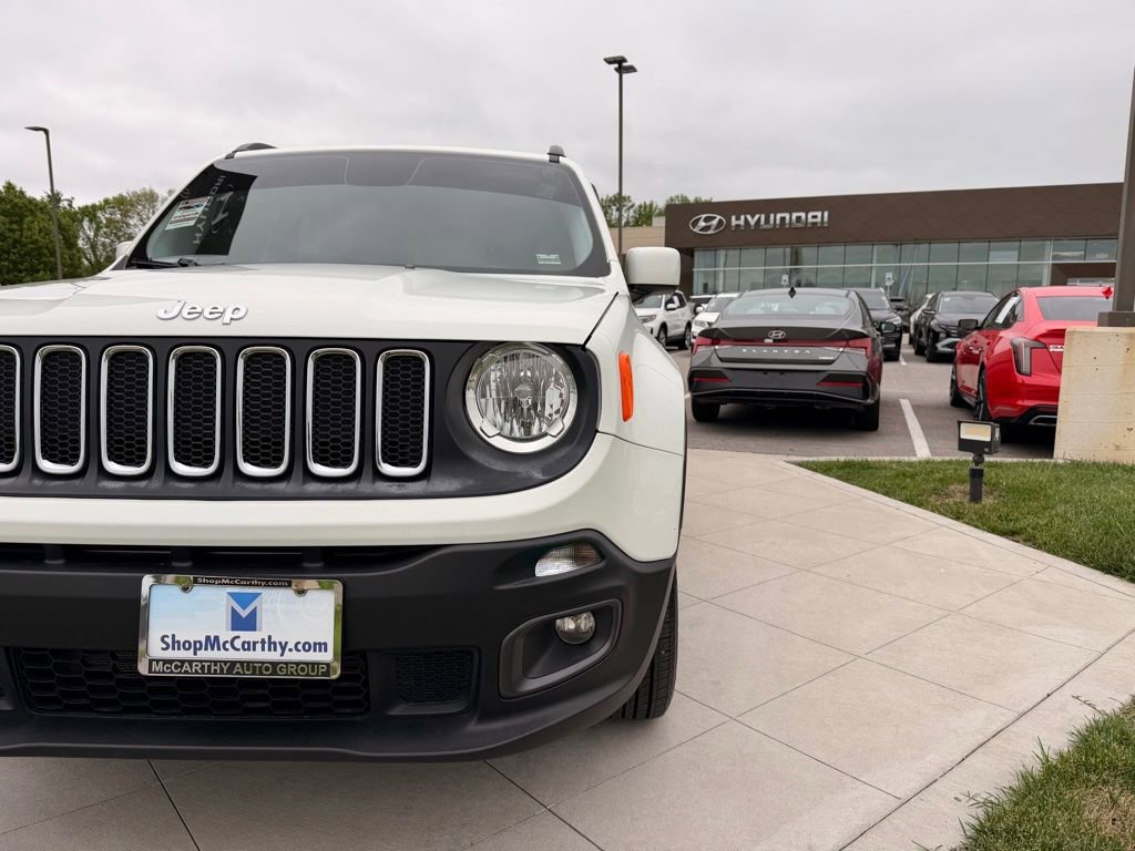 Used 2017 Jeep Renegade Latitude AWD/4WD image 9