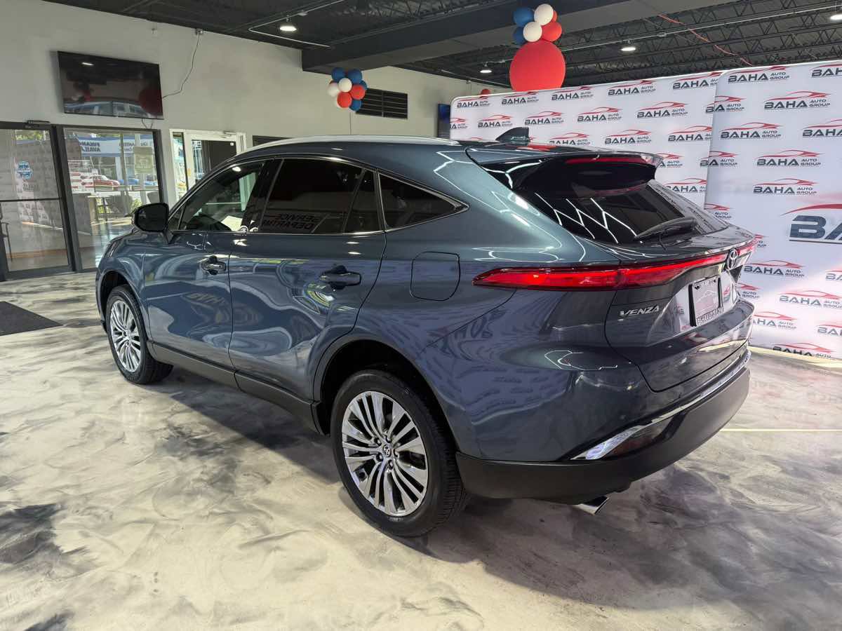 Used 2023 Toyota Venza XLE AWD/4WD image 12