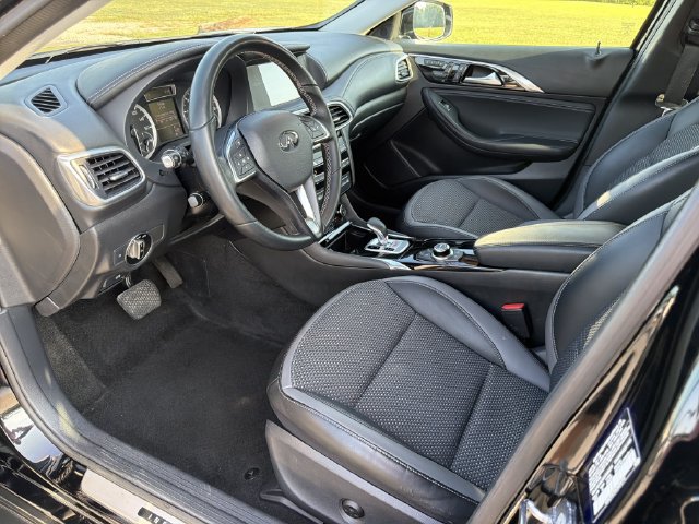 Used 2018 INFINITI QX30 AWD image 11