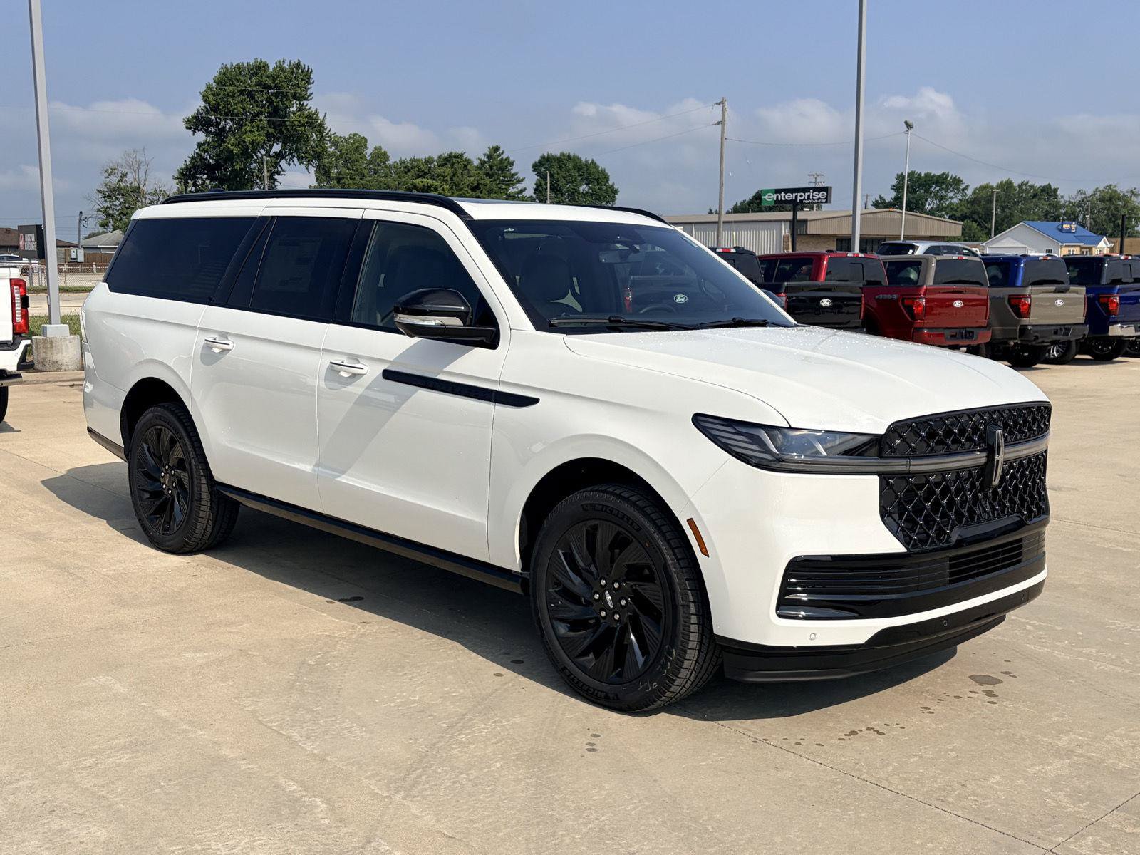 New 2027 Lincoln Navigator L Reserve w/ Jet Appearance Package AWD/4WD image 2