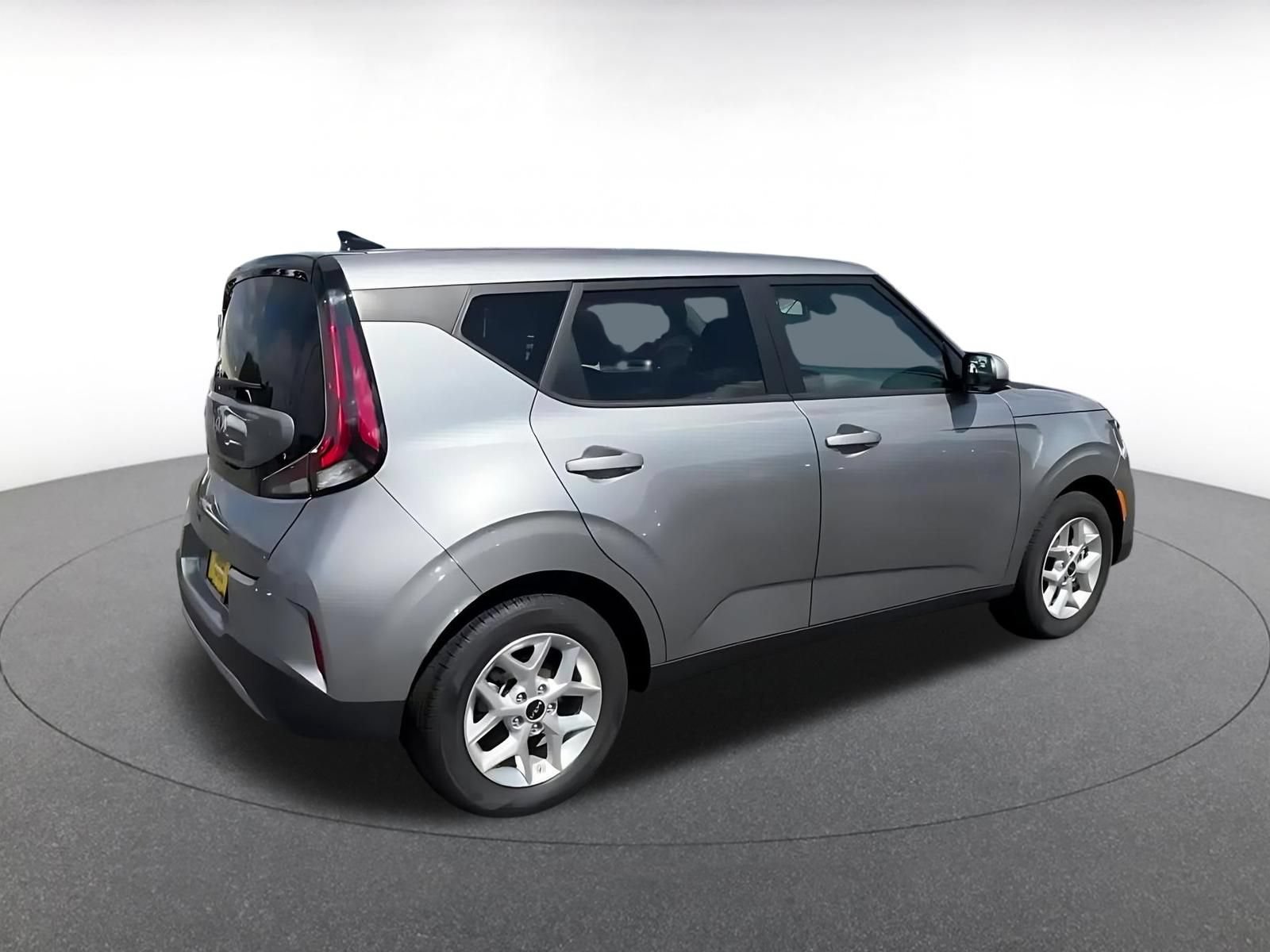Used 2025 Kia Soul LX w/ LX Technology Package FWD image 15