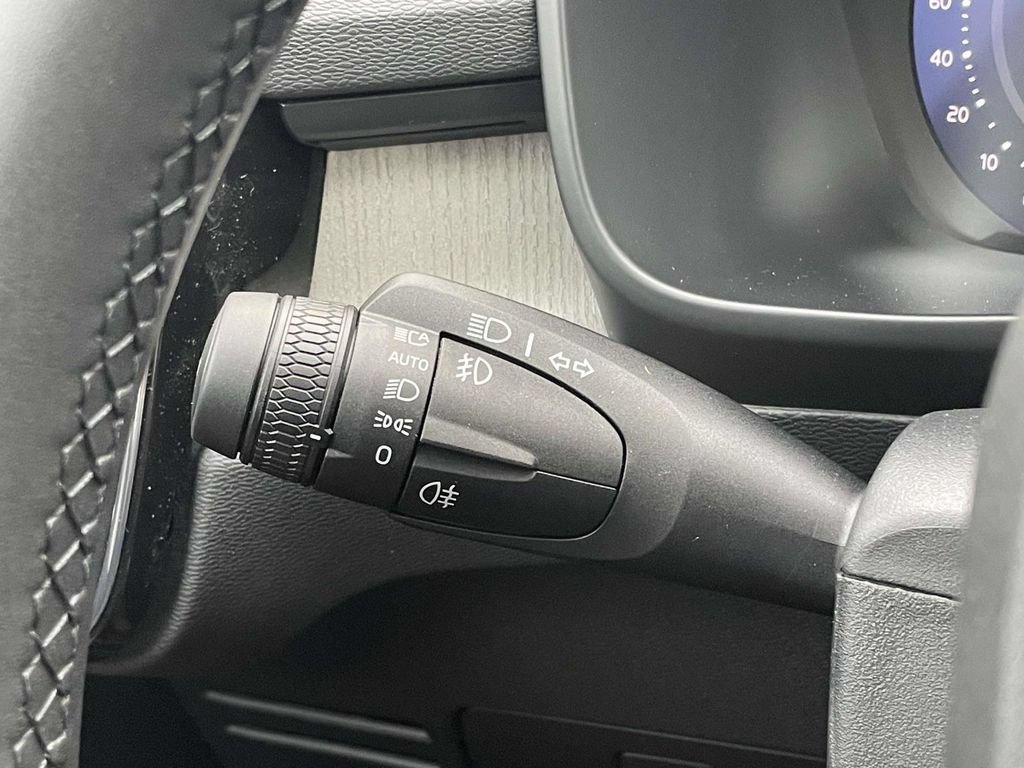 New 2026 Volvo XC40 B5 Plus w/ Climate Package AWD/4WD image 12
