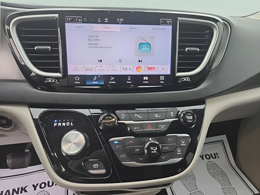 Used 2024 Chrysler Pacifica Touring-L FWD image 18