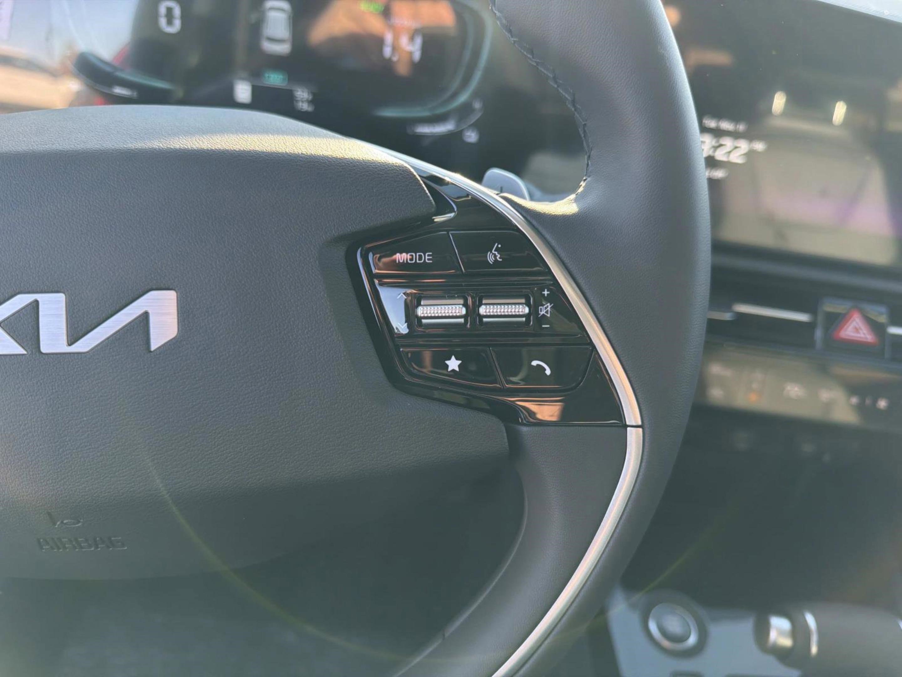 New 2026 Kia Niro EX FWD image 18