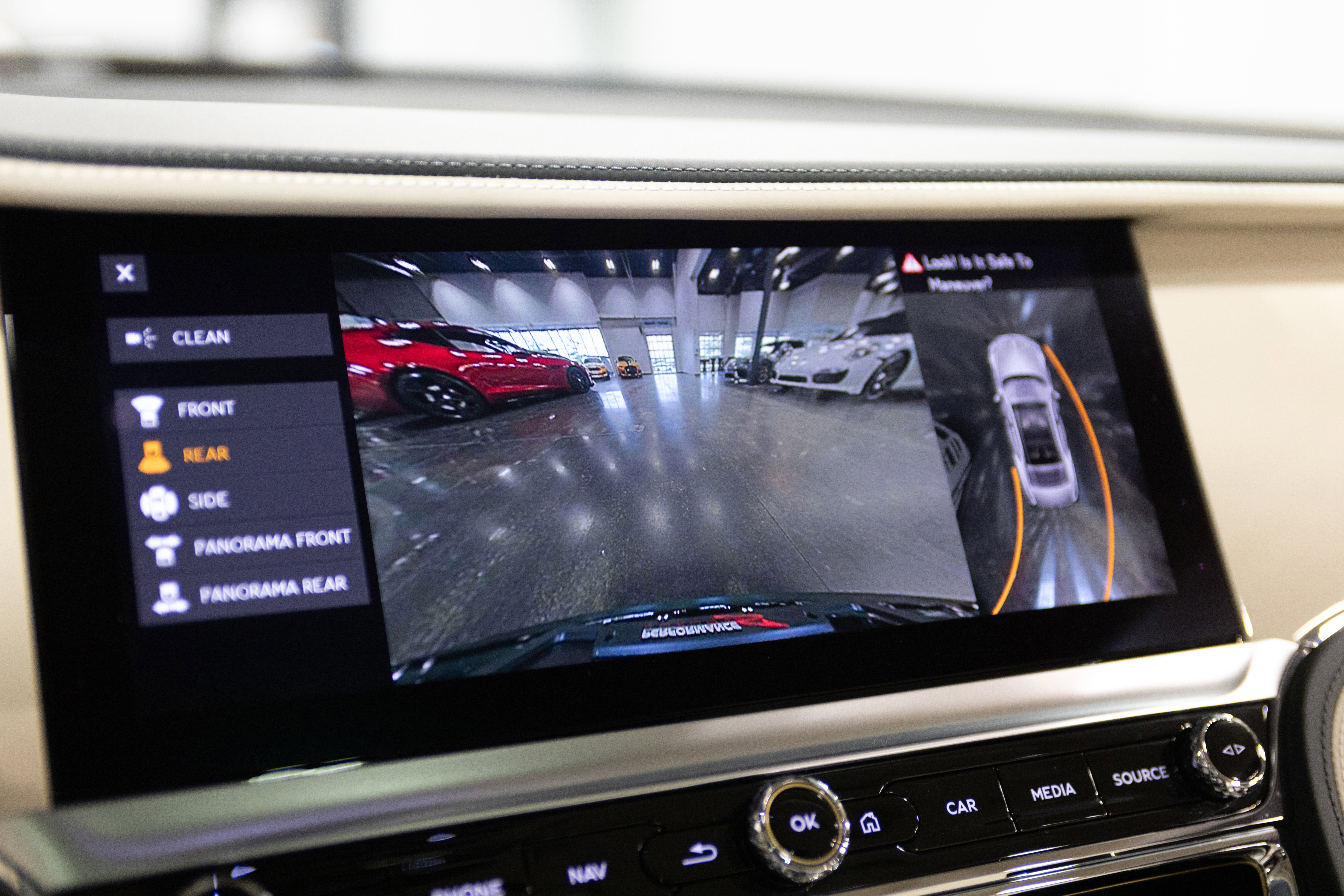 Used 2023 Bentley Flying Spur Plug-In Hybrid AWD/4WD image 21