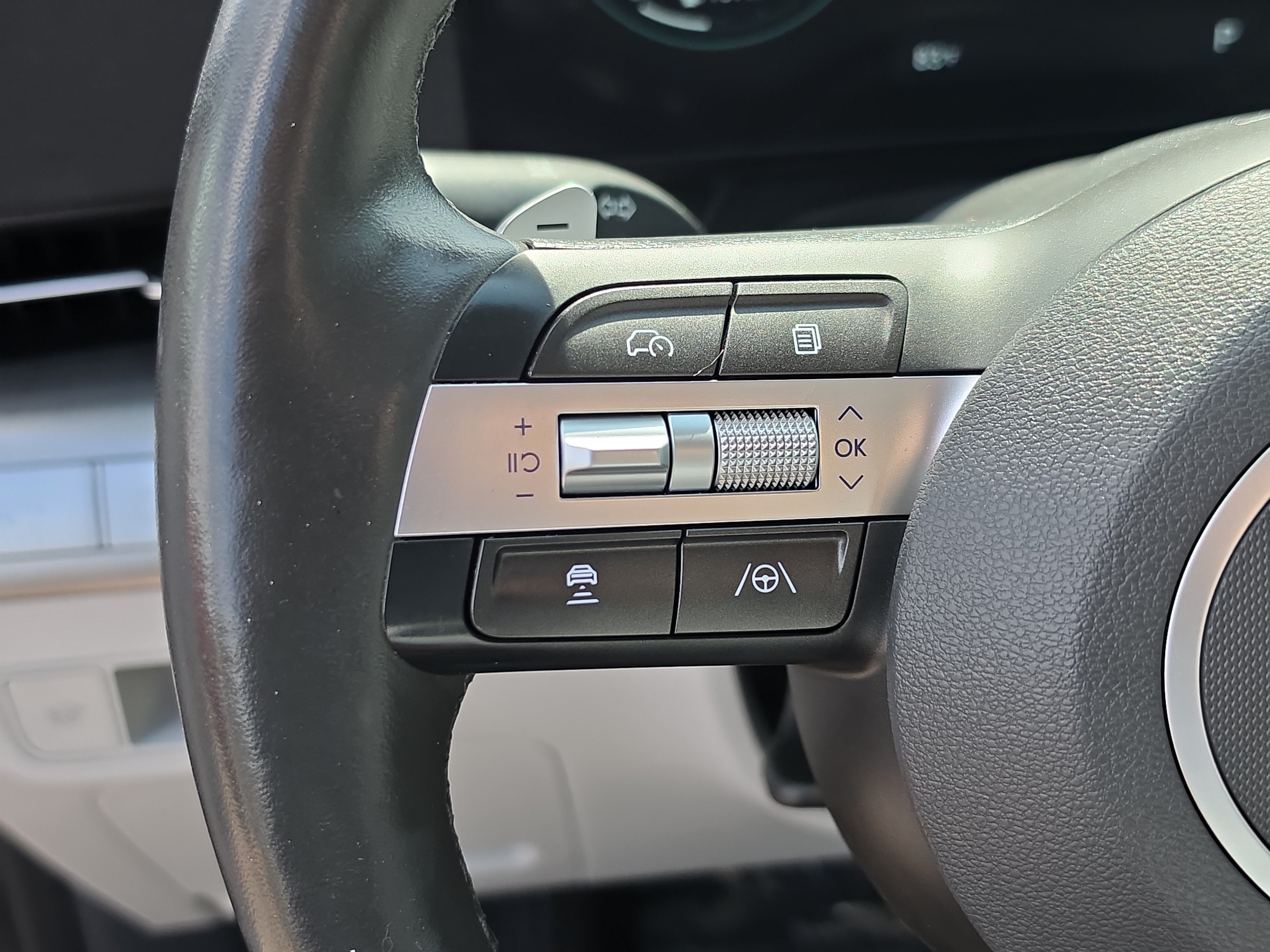 Used 2024 Hyundai Kona Limited AWD/4WD image 32