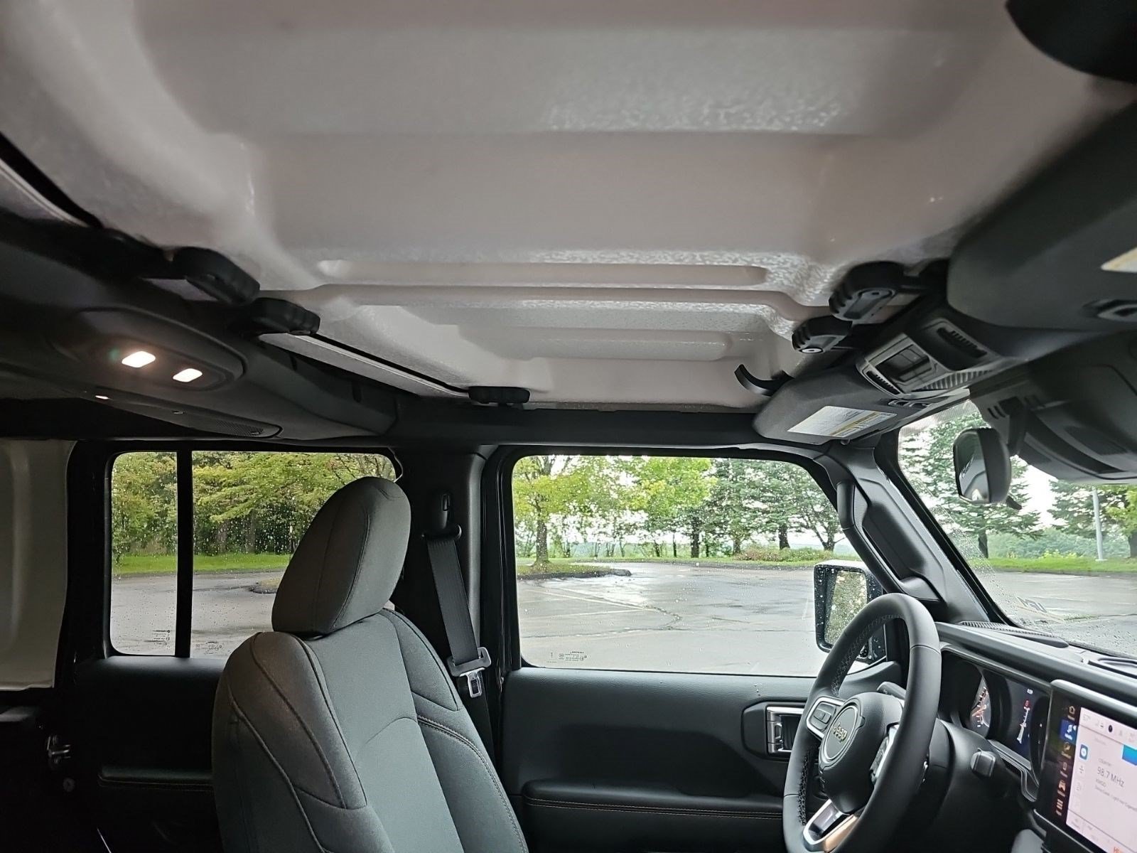 Used 2025 Jeep Wrangler Unlimited Sahara AWD/4WD image 12