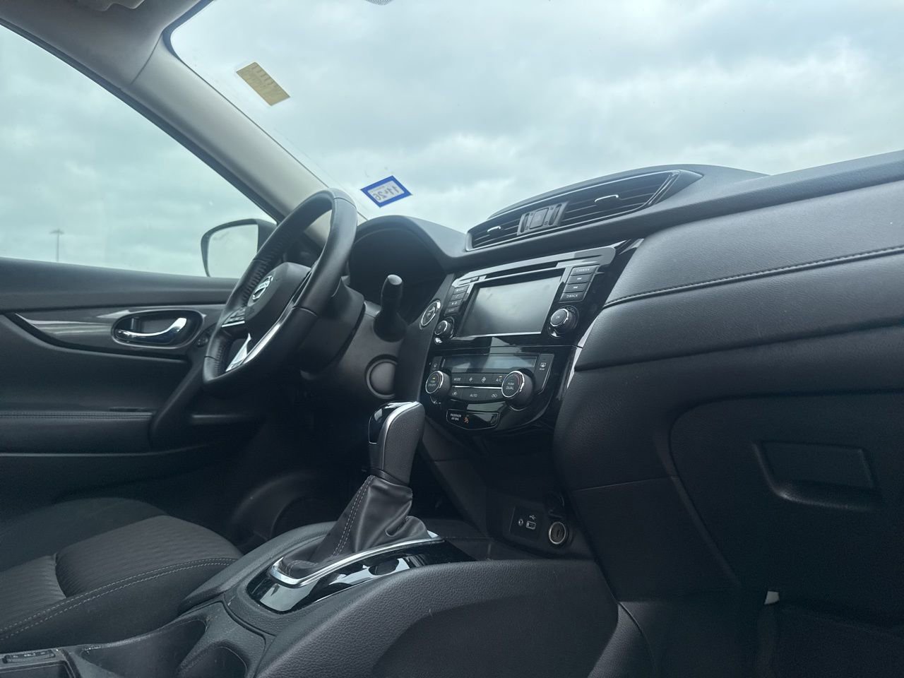 Used 2020 Nissan Rogue SV image 21