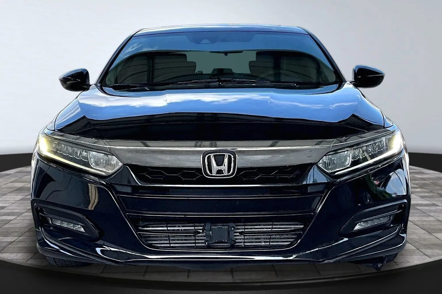 Used 2018 Honda Accord EX image 2