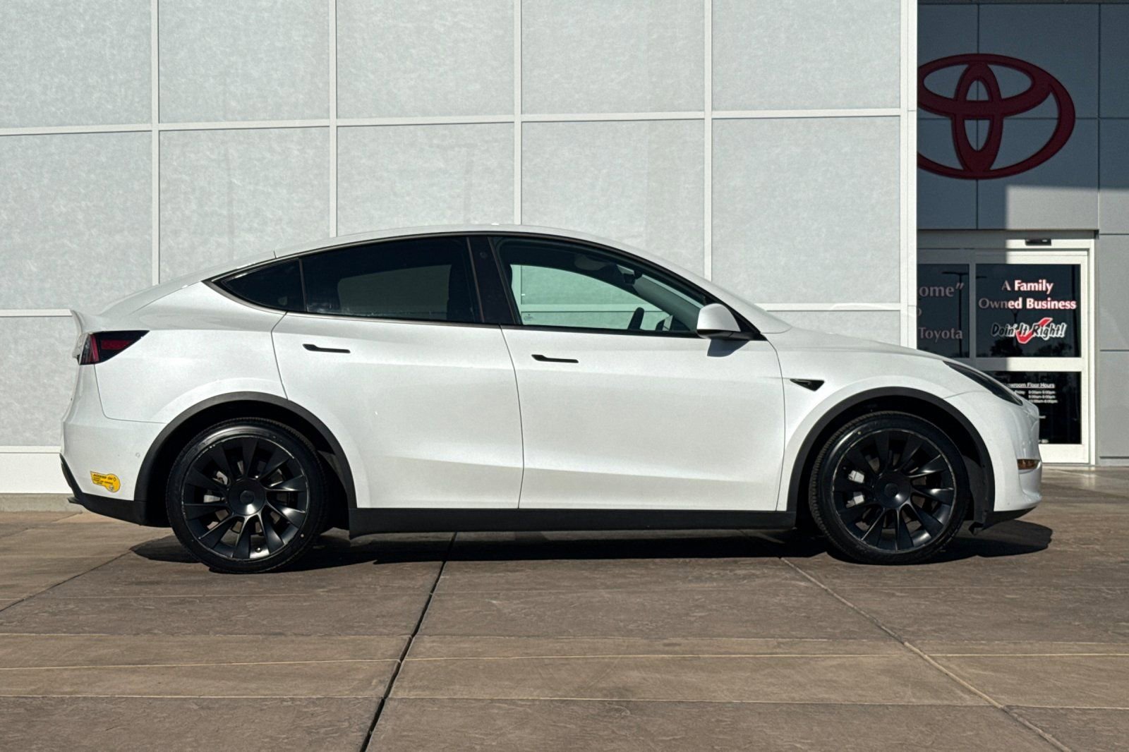 Used 2021 Tesla Model Y Long Range image 3