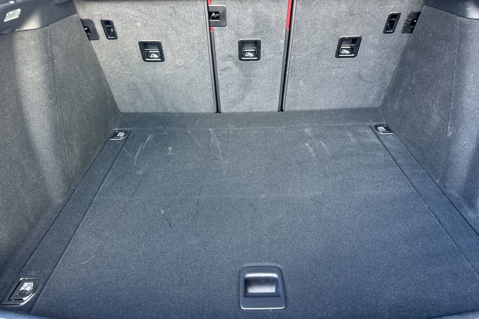 Used 2025 Porsche Macan image 17