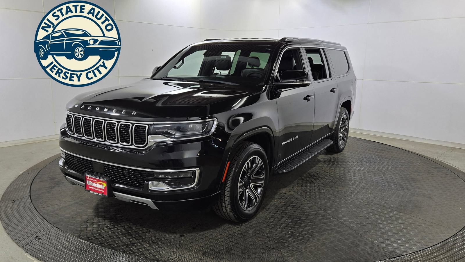 Used 2024 Jeep Wagoneer L Series II w/ Flexible Seating Group AWD/4WD image 3
