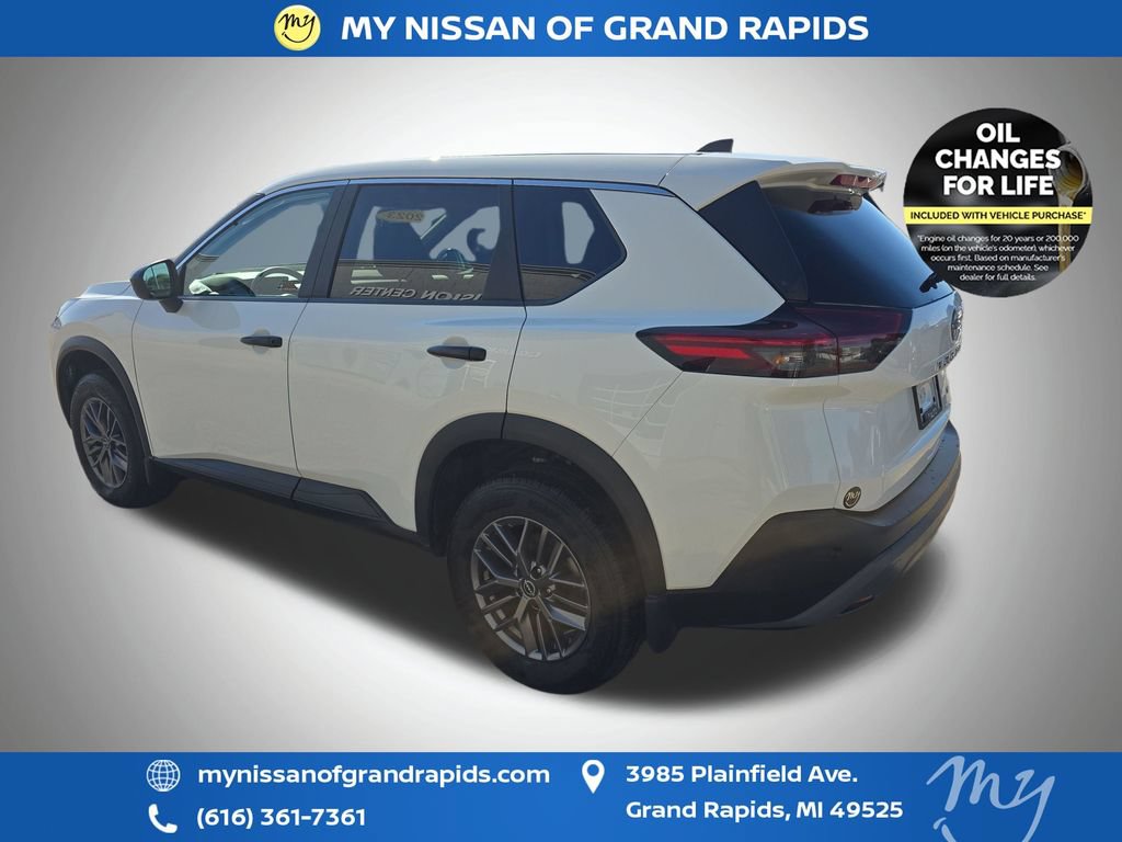 Used 2023 Nissan Rogue S AWD/4WD image 6