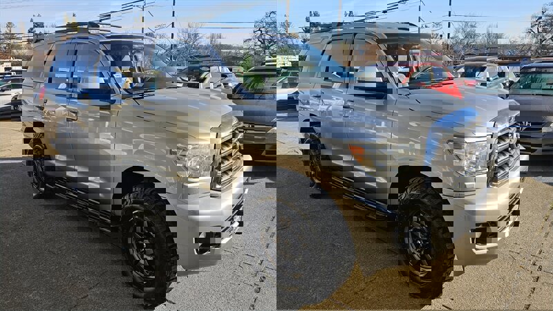 Used 2016 Toyota Sequoia SR5 image 2