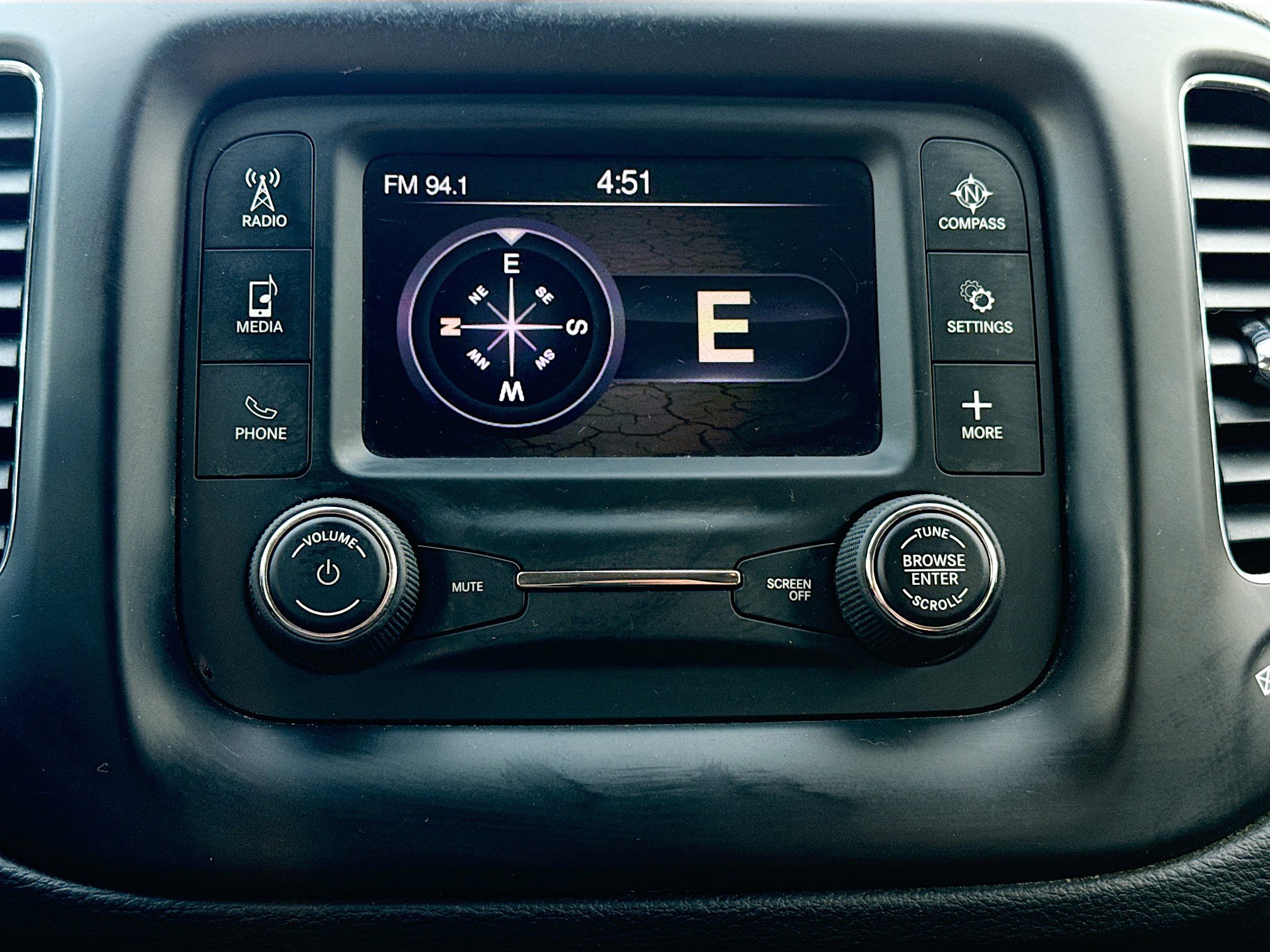 Used 2018 Jeep Compass Latitude image 30