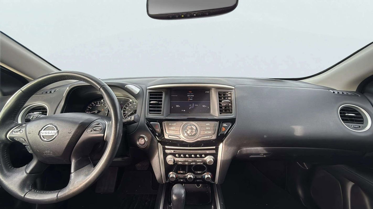 Used 2017 Nissan Pathfinder SV image 11