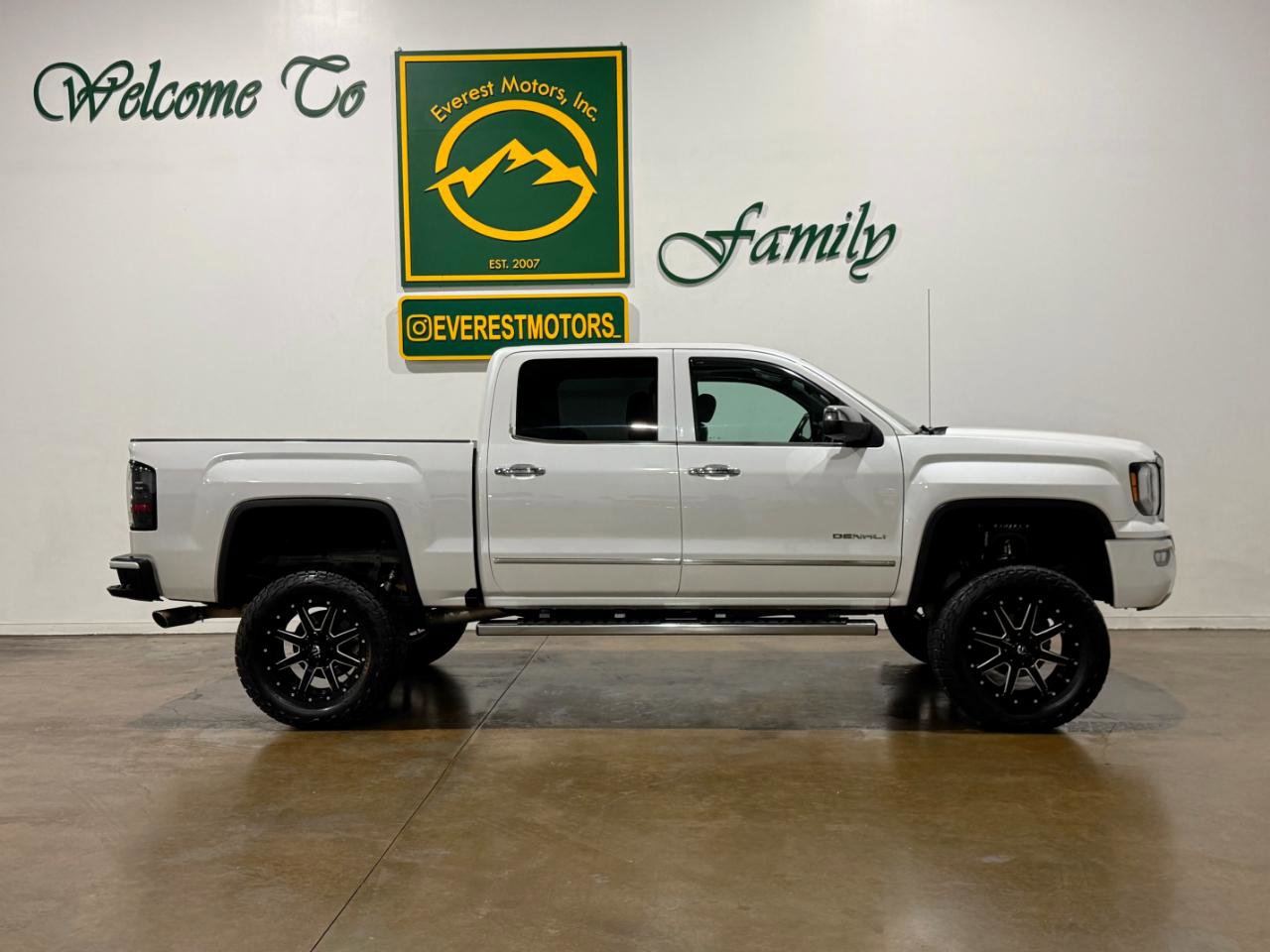 Used 2017 GMC Sierra 1500 Denali image 2