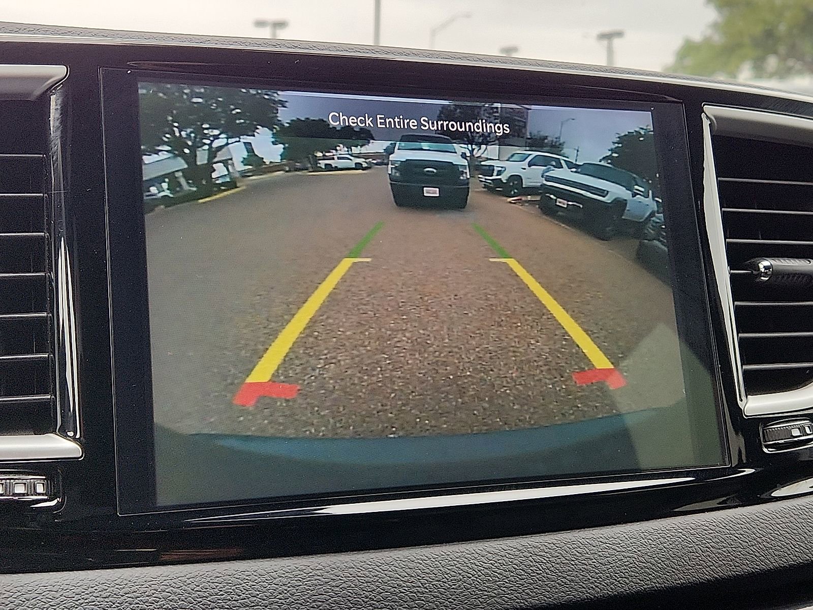 Used 2025 Chrysler Pacifica Select FWD image 16