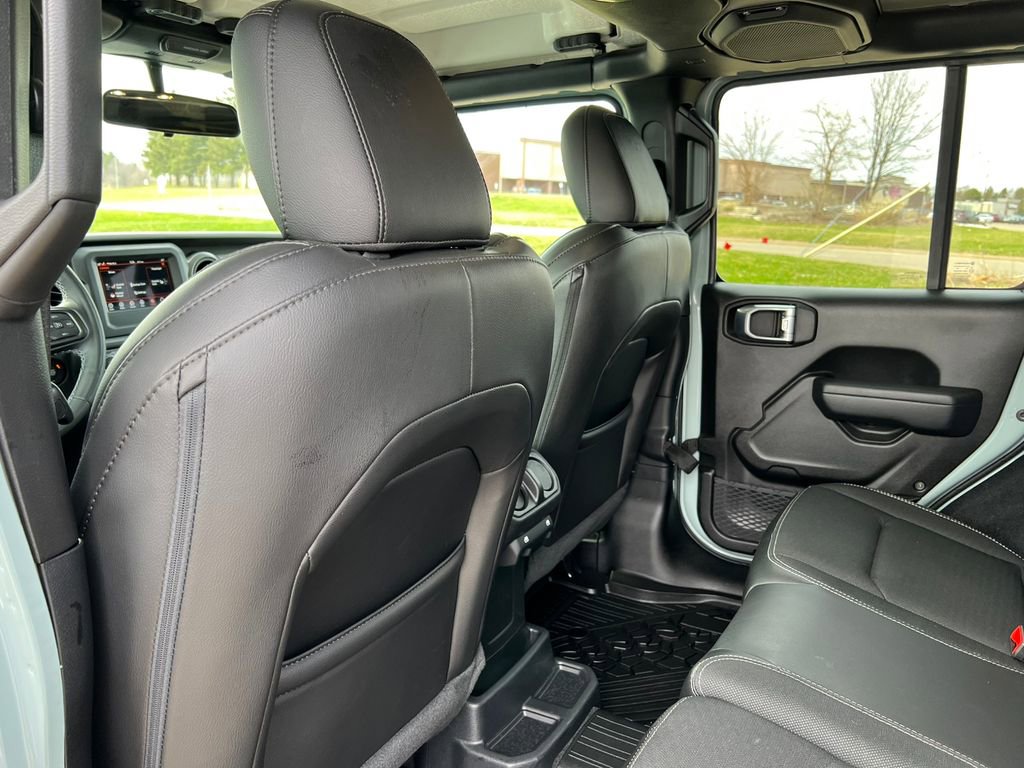 Used 2023 Jeep Wrangler Sport image 31