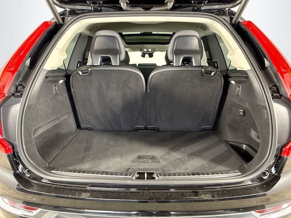 Certified 2025 Volvo XC90 B6 Plus image 27
