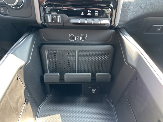 New 2026 RAM 1500 4x4 Crew Cab image 21