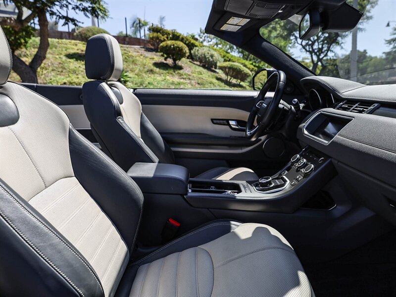Used 2018 Land Rover Range Rover Evoque SE Dynamic AWD/4WD image 23